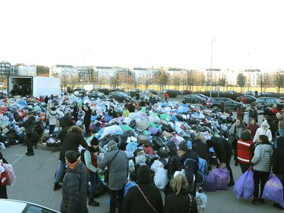 Сбор поддержки вещами и одеждой для украинцев приостанавливается - Литва и страны Балтии