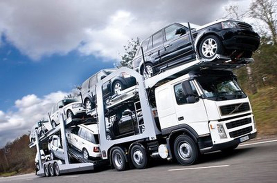 Baltarusiai skuba išsivežti įsigytus automobilius - Pasaulyje