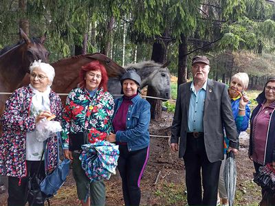 Сеньоры «обняли» свой город (фотогалерея) - В Висагинасе
