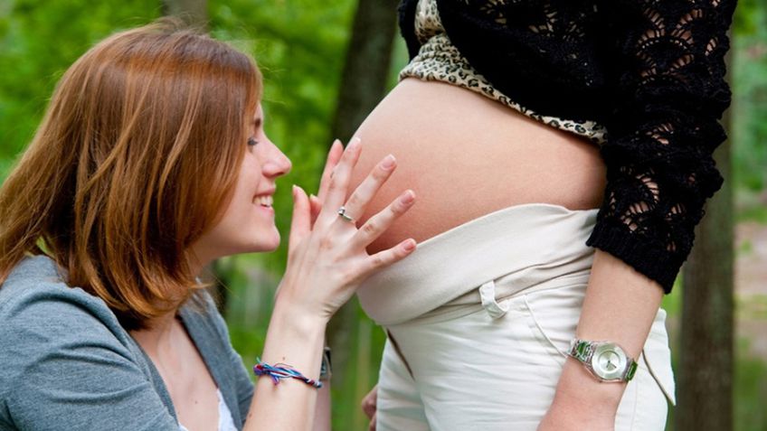 Прикасаться к животу беременной запрещено