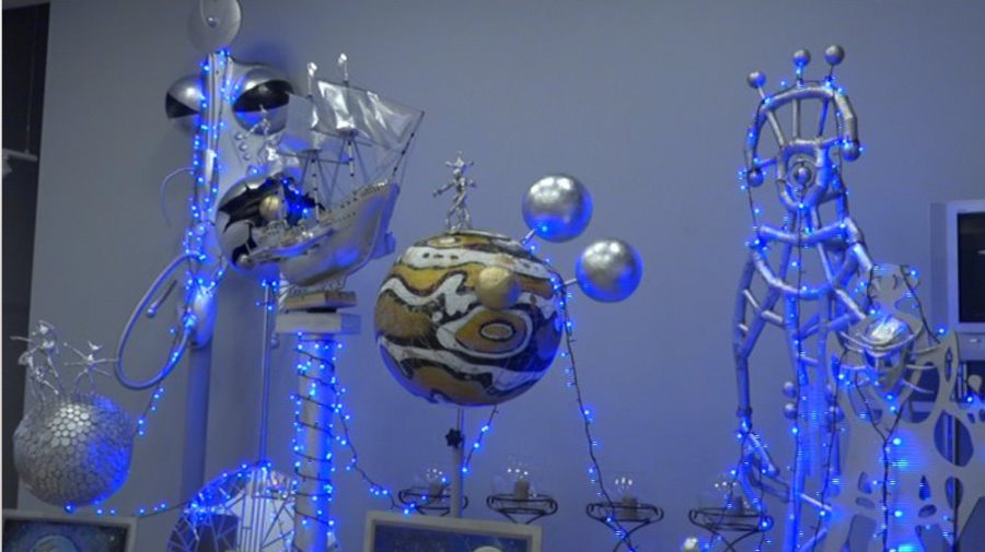 В зале «Драугисте» открылась выставка, объединяющая миры авторов - В Висагинасе