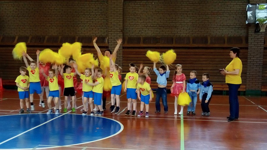 И девчонки, и мальчишки – все играют в «Футболюкас» - Культурные и спортивные мероприятия