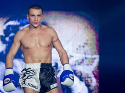 Литовский борец ударил прохожую ногой в лицо - Происшествия и криминал