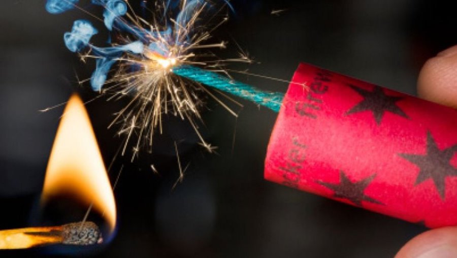 От петарды пострадал мужчина. Сообщения сводки происшествий - Происшествия и криминал