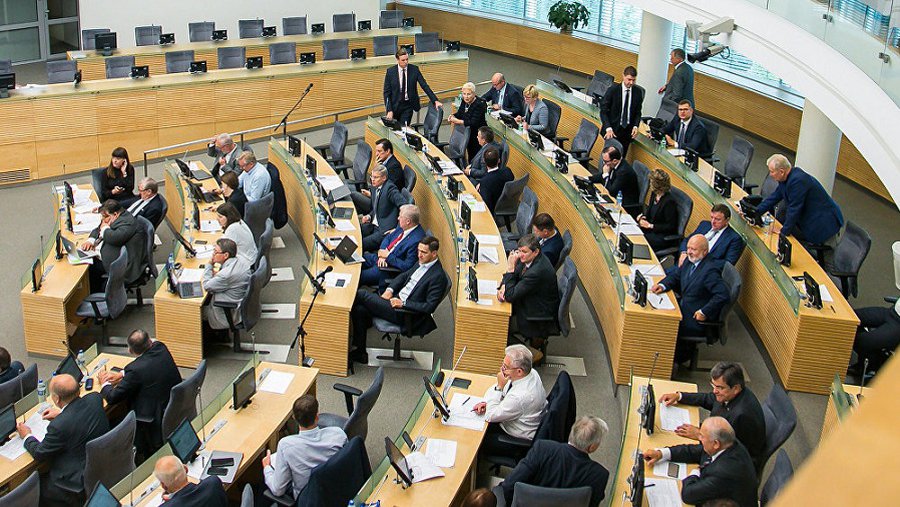 Сейм не согласился урезать зарплаты парламентариям, пропустившим заседания - Литва и страны Балтии