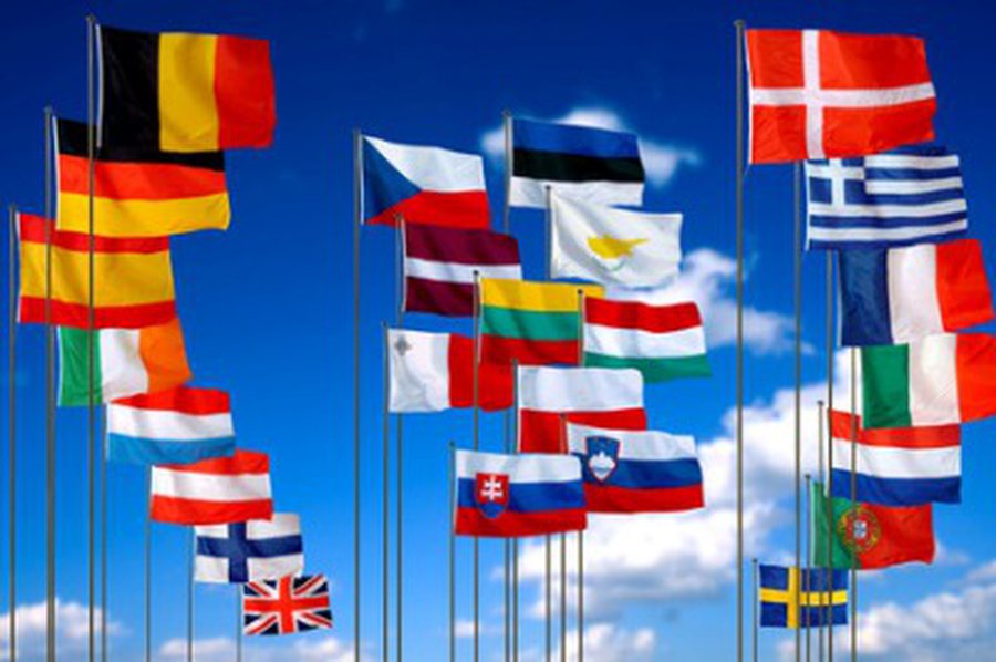 Prie naujos Europos sutarties neprisijungs tik britai ir čekai - Pasaulyje