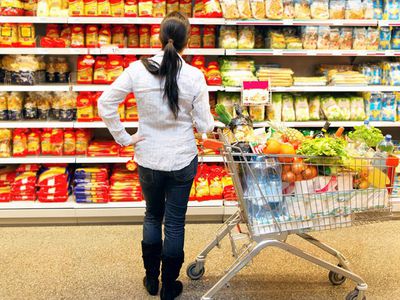 В феврале цены на товары и услуги почти не изменились - Литва и страны Балтии