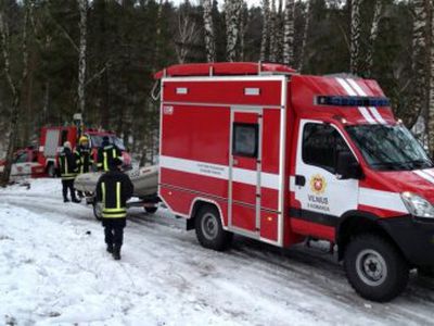 В Вильнюсе на озере Бальсис лед не выдержал троих рыбаков - Литва и страны Балтии