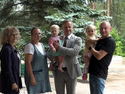 Вручение паспорта маленького висагинца  (видео) - В Висагинасе