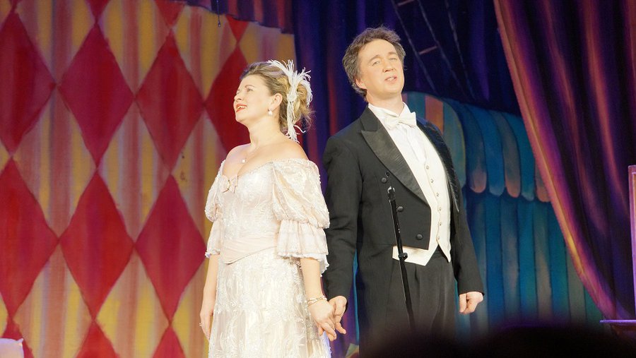 В Висагинасе уже во второй раз прошли гастроли театра "Петербургская оперетта" - Культурные и спортивные мероприятия