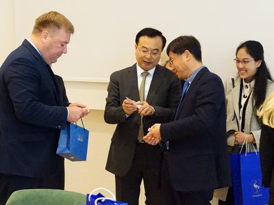 В Висагинас прибыла делегация из Китая с предложением инвестировать в наш город - В Висагинасе