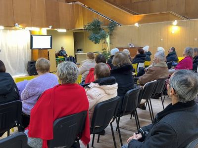 Сеньорам Висагинаса объяснили, откуда берутся разные суммы в счетах за тепло (видео) - В Висагинасе