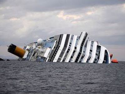 Найдено тело шестого погибшего в кораблекрушении в Италии                                                                 - В Мире