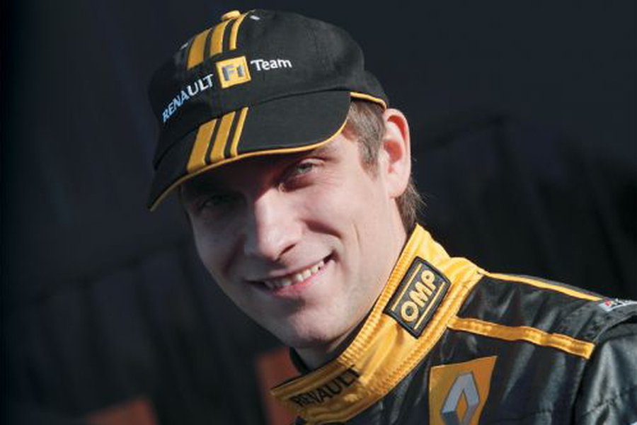 Виталий Петров вновь не смог дотянуть до финиша гонки «Формулы-1» - Культурные и спортивные мероприятия