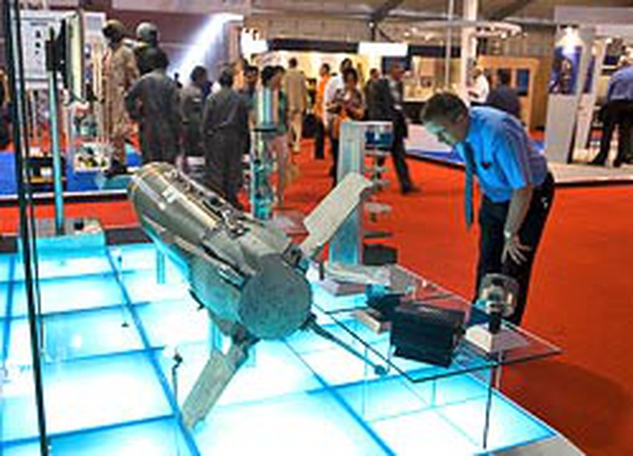 Мир тратит на вооружения все больше денег - В Мире