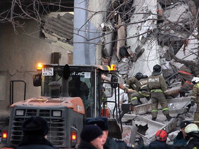 Из-под завалов после взрыва в Магнитогорске извлекли четырех человек - В Мире