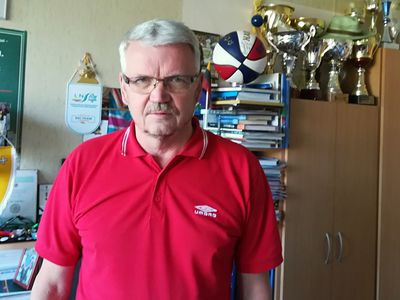 Йонаса Некрошаса тревожит ситуация с уроками плавания - В Висагинасе