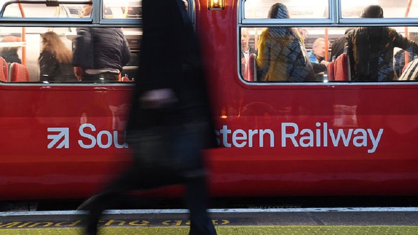 СМИ: в Лондоне сотни пассажиров были эвакуированы из загоревшегося поезда