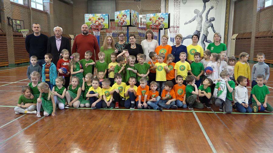 Староверческая община Висагинаса преподнесла необычный новогодний подарок детским садам (видео) - В Висагинасе