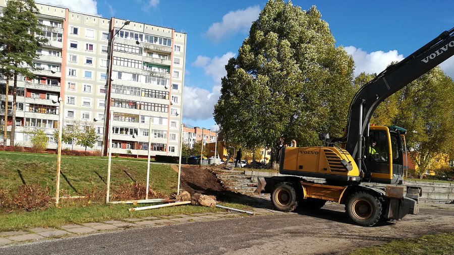 Реакция: отремонтирована дорожка к оз. Кукуйже и снесено ржавое ограждение - В Висагинасе