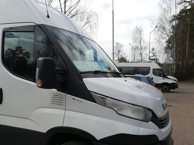 Горячая линия. Почему «Метеорит-турас» пользуется стоянкой у поликлиники? - В Висагинасе