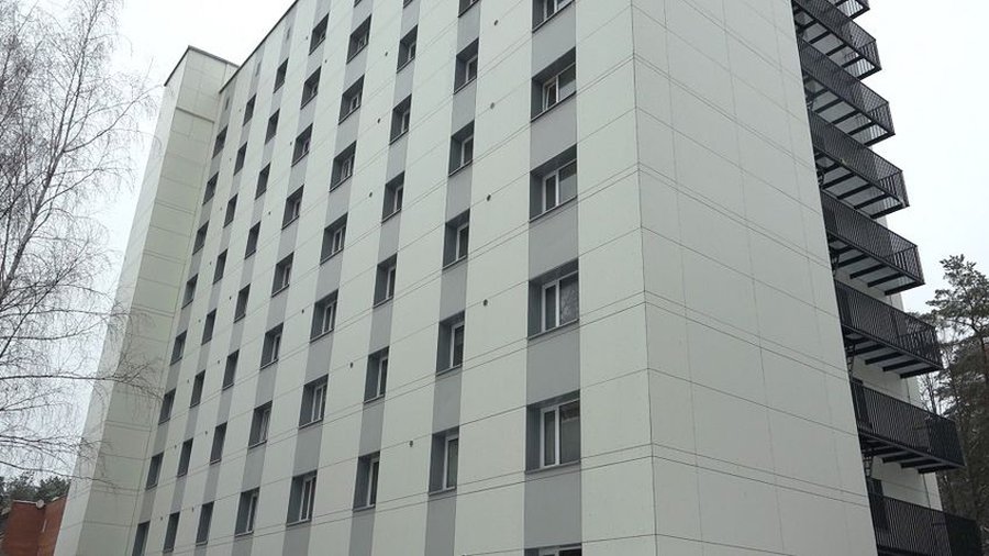 Один корпус общежития по Космосо, 28 становится жилым домом (видео) - В Висагинасе