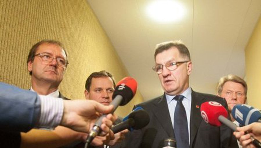Четыре партии подписали договор о коалиции: мы пришли не для политических игр

 - Литва и страны Балтии