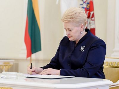 Президент подписала поправки к Закону об администрировании налогов - Литва и страны Балтии