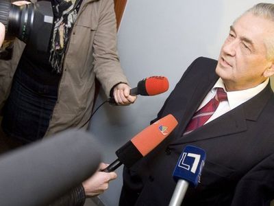 Buvusiam Lietuvos banko vadovui siūloma pora metų kalėjimo ir veik 20 tūkst. Lt bauda
 - Įvykiai ir kriminalas