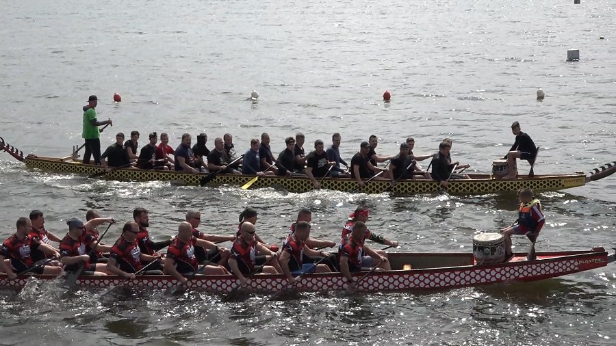 Гонки на лодках-драконах вновь в Висагинасе (видео) - В Висагинасе