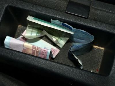 Попытка подкупить полицейского не удалась                                                                              - Происшествия и криминал