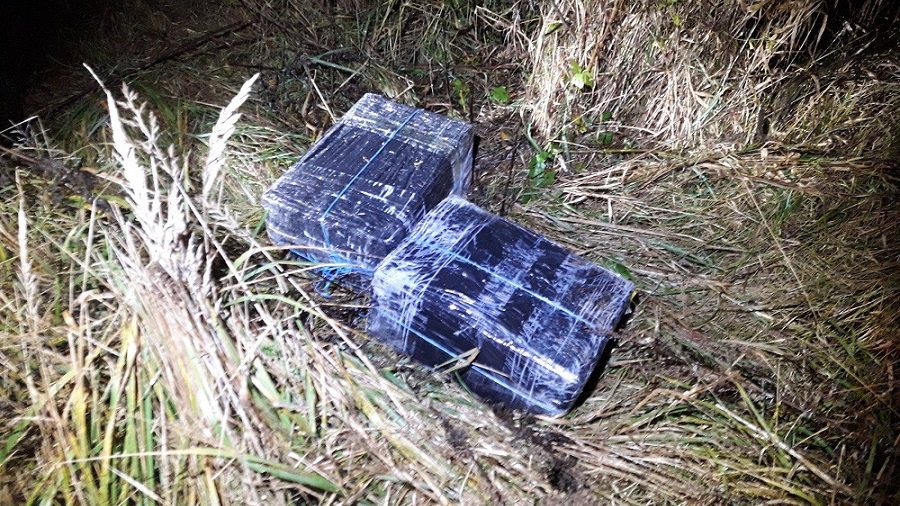 Служебная собака таможенников в Шальчининкае случайно обнаружила контрабандные сигареты - Происшествия и криминал