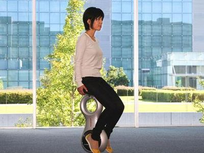 Honda представила одноколесный мотоцикл - Хобби, отдых и развлечения