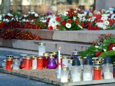 Мошенничество на трагедии: у потерявшего мать ребёнка объявилось три отца - Литва и страны Балтии