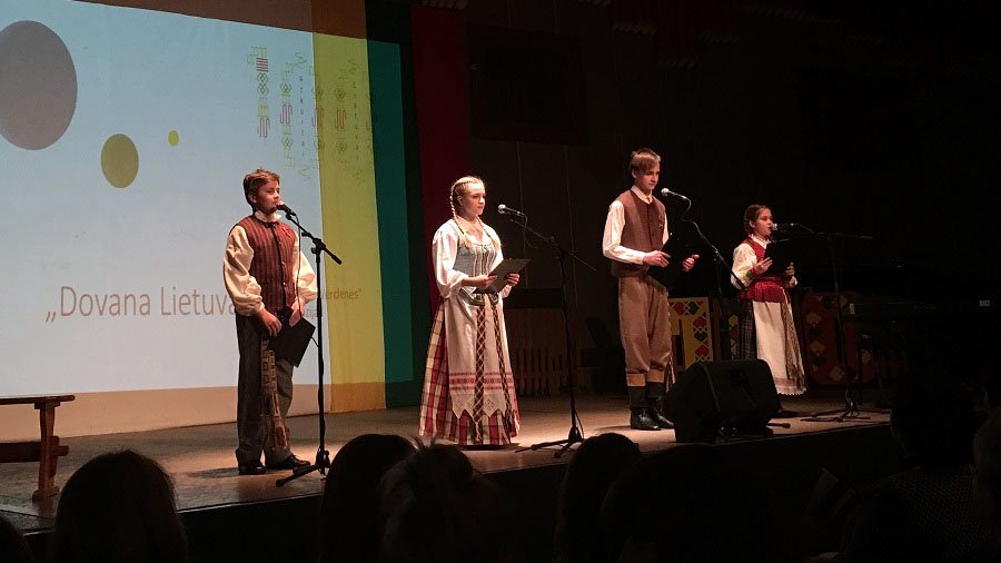 В зале «Банга» прошло праздничное мероприятие, посвященное 100-летию Восстановления Государственности - В Висагинасе