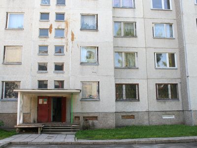 Бывшим жильцам Фестивале, 6 и 8 приходится оплачивать счета за свои пустующие квартиры - В Висагинасе