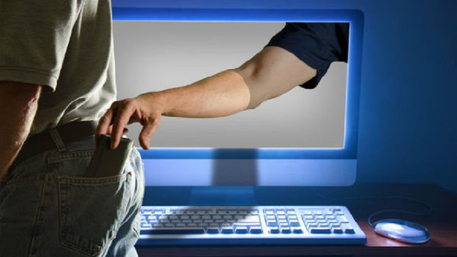 С банковского счета жителя Вильнюса мошенники в США обналичили крупную сумму - Происшествия и криминал