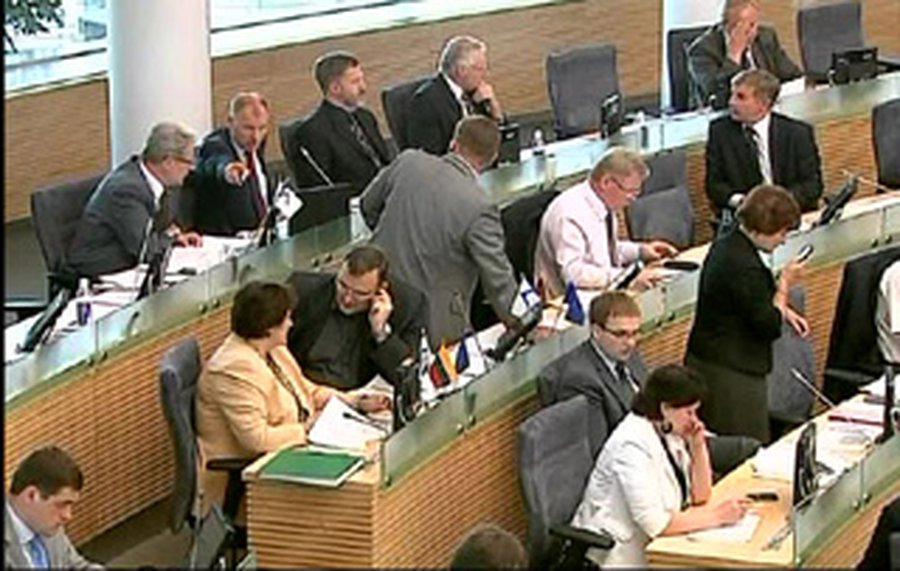 Похоже, что уменьшенное пособие по болезни останется на неограниченное время  - Литва и страны Балтии