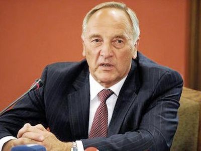 Президент Латвии поблагодарил граждан за спасение от русского языка                                 - Литва и страны Балтии