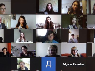 Для выпускников висагинских гимназий «Атгимимо» и «Вердянес» прозвенел последний звонок - В Висагинасе