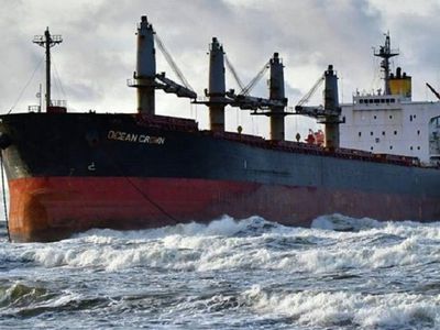 Опасности утечки нефтепродуктов с севшего на мель сухогруза нет - Клайпедский порт - Литва и страны Балтии