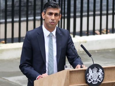 Премьер-министр Великобритании  принес публичные извинения из-за скандала с зараженной кровью - В Мире