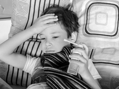 Сейм одобрил уточнение положений выплаты пособий по болезни лицам, воспитывающим детей - Литва и страны Балтии