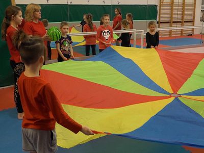 В городе действует проект детской цирковой студии "Akrobalansas" (видео) - В Висагинасе