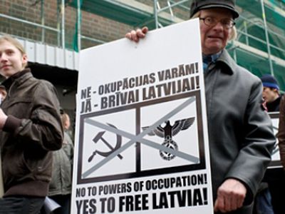 Латвийские депутаты решили не запрещать флаги СССР к Дню Победы - Литва и страны Балтии