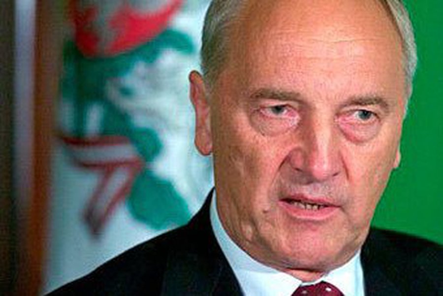 Президент Латвии заступился за легионеров SS                                 - Литва и страны Балтии