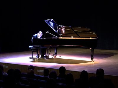 Музыка Шопена, исполненная на новом концертном рояле ВКЦ, прекрасный подарок к юбилею Висагинаса (видео) - В Висагинасе