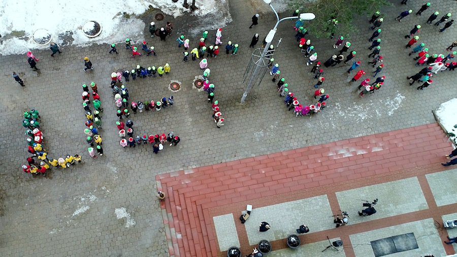 Visaginas paminėjo Lietuvos Valstybės atkūrimo dieną ryškiu moksleivių pasirodymu (vaizdo siužetas) - Visagine