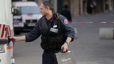 Подозреваемый по делу о взрыве в Лионе купил компоненты бомбы через интернет на свое имя