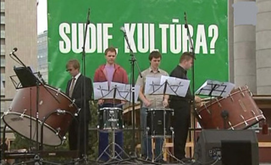 Деятели искусства Литвы против налогов на авторские гонорары  - Литва и страны Балтии